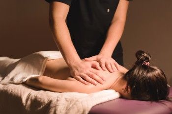 Массаж спины: почувствуйте, как уходит напряжение